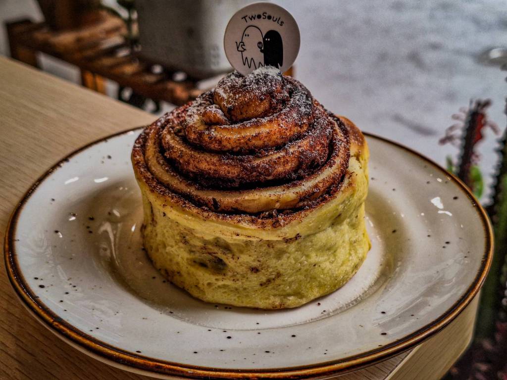 土守咖啡|太平區咖啡廳推薦 濃郁抹茶拿鐵 店貓根本鎮店之寶